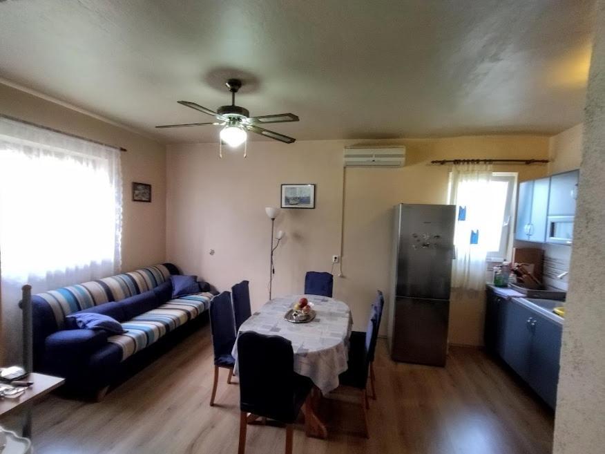 Apartment In Nin With Terrace, Air Conditioning, Wi-Fi Exterior photo